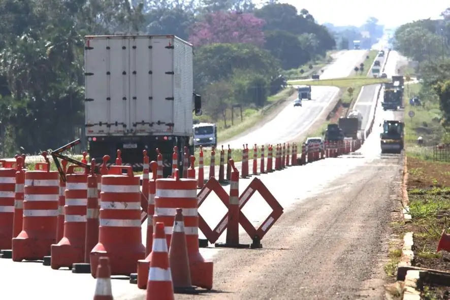 Obras na BR-163 exigem atenção de motoristas em Pedro Gomes, Rio Verde, Coxim e Bandeirantes