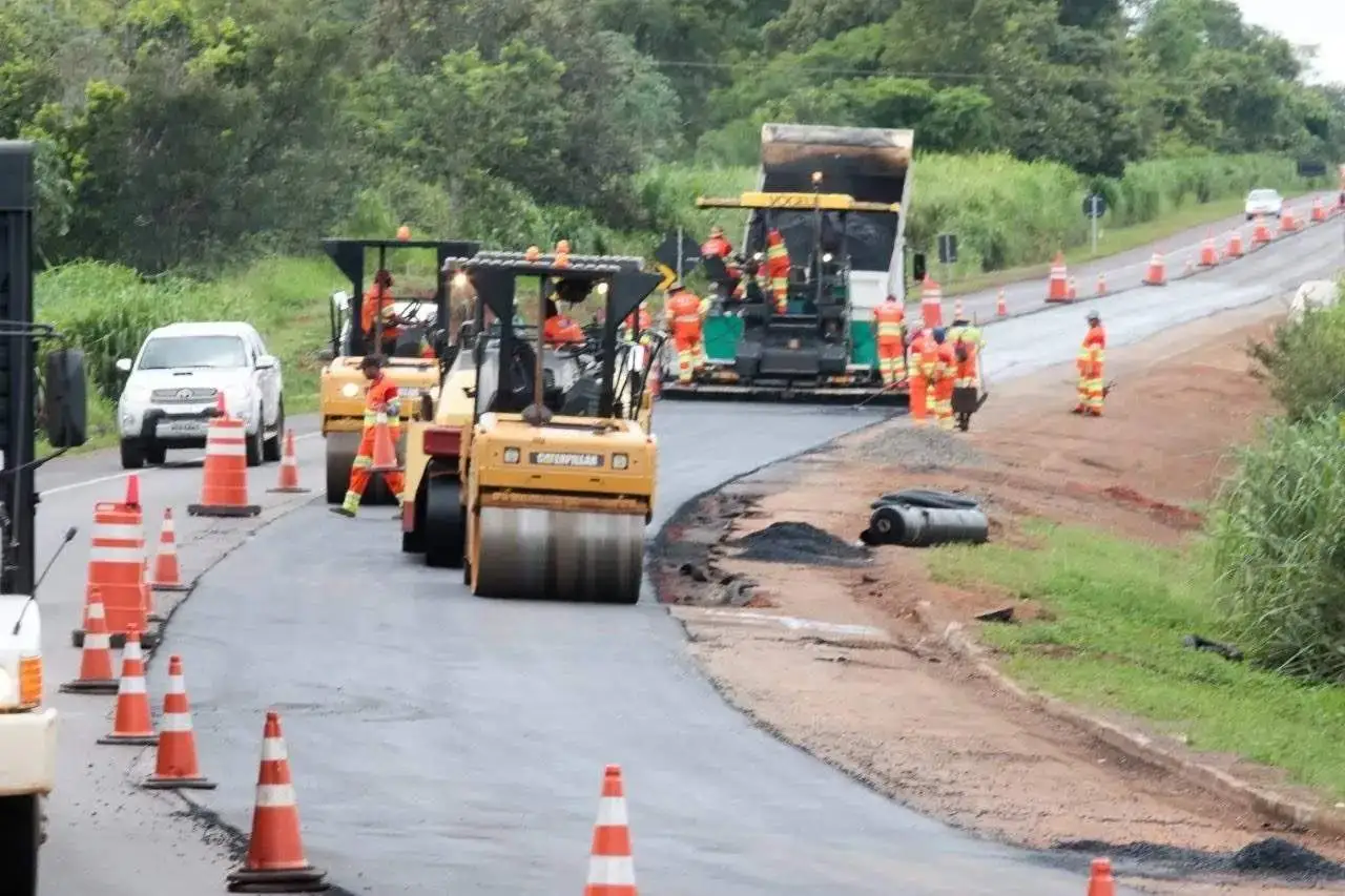 BR-163 tem operação pare-e-siga e desvios nesta segunda-feira em vários trechos